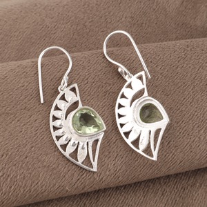 Boucles d'oreilles pendantes Niharika Gems pour femmes en argent sterling 925, style bohème, avec améthyste sertie clos, motif floral, pour usage quotidien - Product Image 4