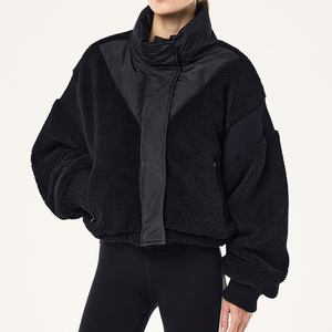 Vêtements de sport à fermeture éclair Indemand, veste matelassée surdimensionnée pour femmes, vêtements d'hiver tendance élégants, veste à boutons pression sur le devant avec logo personnalisé - Product Image 1