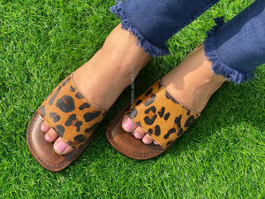 Sandalias de piel con estampado de animales de estilo occidental para mujer auténticas hechas a mano, chanclas informales para exteriores, calzado plano, sandalias con punta abierta - Product Image 4