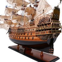 Soleil Royal 80cm Modèle de bateau nautique en cèdre peint, support de présentation, artisanat en bois durable du Vietnam, décoration de table pour la maison