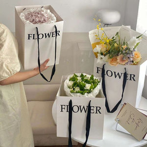 Sacs en papier pour bouquet de fleurs carrés blancs de luxe imprimés sur mesure respectueux de l'environnement Fournisseur en gros d'emballages cadeaux - Product Image 1