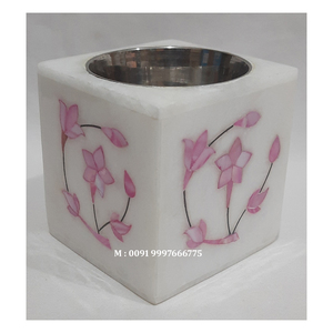 Brûleur à Bakhoor en marbre blanc naturel de forme carrée avec incrustation de nacre rose, surface lisse et brillante, idéal pour offrir en cadeau. - Product Image 1