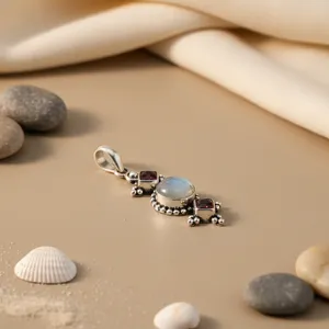 Pendentif Art Palace en argent 925 à trois pierres avec sertissage clos de pierre de lune et grenat, style vintage, unisexe, pour usage quotidien, cadeau, breloque - Product Image 1