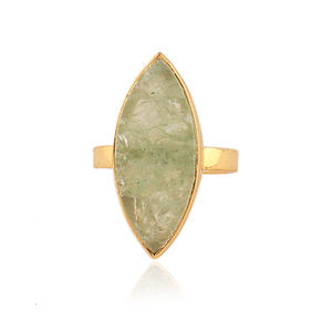 Bague empilable réglable en quartz fraise vert naturel au design simple et élégant bague en laiton plaqué or 18 carats en forme de marquise - Product Image 1