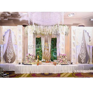 Mandap Jharonka Moderno con Temática Blanca para Bodas, Mandap Rajwada de Fibra para Bodas Indias Fusionadas, Mandap Glamuroso para Ceremonias de Boda Hindúes - Product Image 1