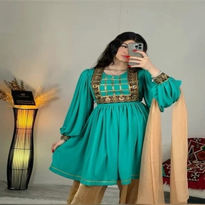 Dernières robes traditionnelles de style court afghan brodées à la main au tarif de gros en couleur bleue avec décoration de pièces de monnaie - Product Image 4