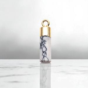 Pendentif en forme de crayon Howlite naturelle en cristal plaqué or pour la fabrication de bijoux à bricoler soi-même - Product Image 1