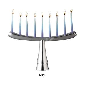 Bougie en aluminium coloré de haute qualité Menorah-Convient à toutes les bougies de Hanoukka standard-Design artistique bleu dégradé Tie Dye - Product Image 4