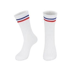 Chaussettes de sport pour hommes en coton blanc personnalisées pour le tennis, le yoga et le football - Product Image 2