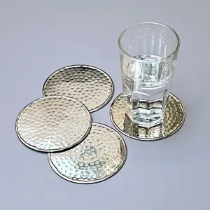 Posavasos de bebidas de metal duradero grabado de la mejor calidad para fines promocionales y de regalo con textura martillada a bajo precio - Product Image 1
