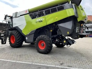 Moissonneuse-batteuse CLAAS Lexion 530 à transmission par engrenages vert, haute productivité, pour la récolte du blé - Product Image 4
