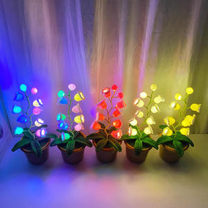 Lámpara Nocturna de Interior con Diseño de Lirio de los Valles, Planta en Maceta Hecha a Mano con Ganchillo, Adorno Pequeño para Escritorio, Regalo Creativo de Navidad - Product Image 2