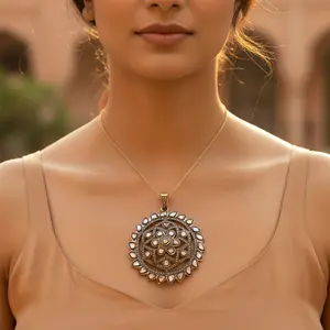 Pendentif floral en diamant de luxe pour femmes avec plaqué or, bijoux élégants, cadeau pour femmes - Product Image 2