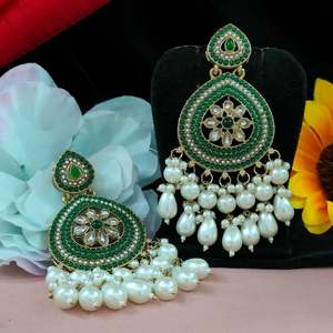 Minimal <b>Pearl</b> Kundan <b>Earrings</b> Lustrous <b>Pearls</b> Ideal For Both Formal & Casual Occasions Paired With Ethnic or Contemporary Styles - Product Image 2