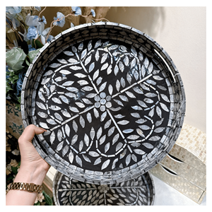 Plats et assiettes en nacre, coquillages naturels de l'océan pour la décoration, le service et l'utilisation sur les tables de restaurant, Vietnam - Product Image 1