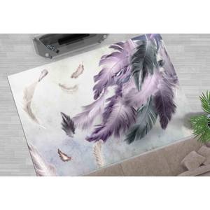 Tapis imprimé avec motif de plumes violettes et grises - Design moderne et contemporain, avec poils doux - Product Image 3