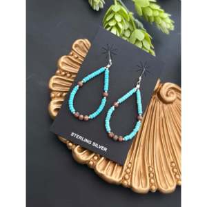 Boucles d'oreilles pendantes style Navajo en turquoise et cuivre, perles graduées de forme goutte d'eau, fabrication mécanique - Product Image 3
