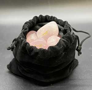 Juego de piedra rúnica caída de cuarzo rosa al por mayor piedras curativas Feng Shui de cristal grabadas talladas para adivinación y meditación - Product Image 2