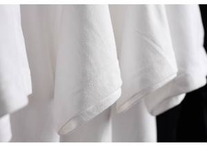 Camiseta de Cuello Redondo de Manga Corta de Algodón Peinado CVC con Logotipo Personalizado Bordado OEM a Precio de Fábrica de China y Bangladesh para Hombre y Mujer - Product Image 4