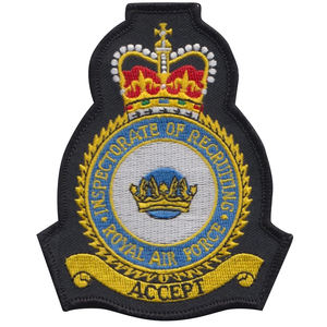 Écusson de lettres 3D personnalisé 9 couleurs en gros Écusson brodé en chenille Insignes de l'uniforme royal en PVC Fabriqué à la machine informatisée en tissu - Product Image 4