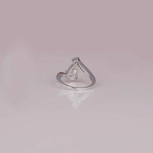 Anillo de compromiso de diamante cultivado en laboratorio con corte de pera, diseño hecho a mano personalizado con anillo de diamante de estilo moderno de oro sólido de 14KT DE LA India - Product Image 4