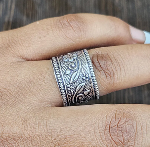 Precio al por mayor Joyería de moda 925 Anillo de banda con patrón floral de plata esterlina Anillo de diseñador hecho a mano para uso diario - Product Image 1