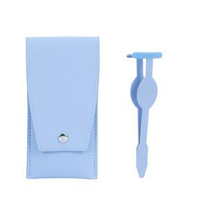 Pinzas aplicadoras de pestañas profesionales Pinzas aplicadoras de pestañas de acero de metal recubierto azul con estuche de cuero - Product Image 1