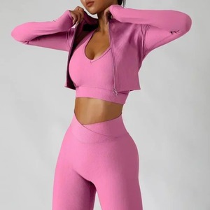 Nouveau design, survêtement Slim Fit pour femmes, haut tendance, ensemble 2 pièces en coton respirant, ensemble de yoga et d'entraînement pour la gym, vente en gros - Product Image 3