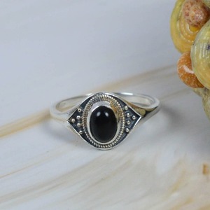 แหวนเงินแท้ 925 ประดับพลอยออนิกซ์สีดำ ดีไซน์รูปไข่ งานแฮนด์เมด ชุบโรเดียม ดีไซน์ทันสมัย ขอบแบบ Bezel เหมาะสำหรับงานปาร์ตี้ - Product Image 3