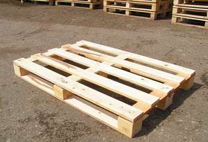 Palé de madera dura de 1000x1000mm con largueros con muescas para entrada de carretilla elevadora bidireccional y almacenamiento apilable - Product Image 6