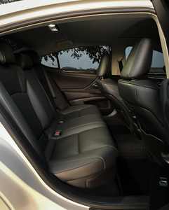 Lexus ES 300h d'occasion de 2021, en bon état - Product Image 3