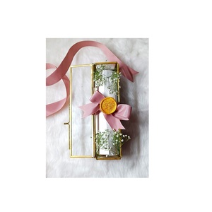 Joyero de metal y cristal de alta calidad con elegante filigrana de metal y artesanía para un toque de decoración sofisticado - Product Image 1