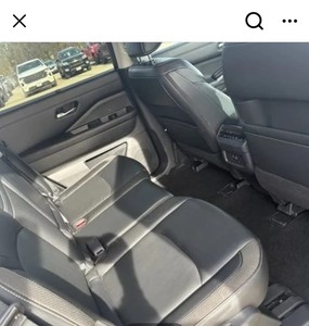 Nissan Pathfinder V6 4.0L AWD 2024 d'occasion, intérieur foncé, sièges en cuir, boîte automatique, R20, conduite à gauche, turbo, toit ouvrant panoramique - Product Image 4