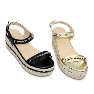 Estate donna punta aperta sandali piatti argento tacchi alti <span class=keywords><strong>con</strong></span> rivetto oro Design <span class=keywords><strong>con</strong></span> plateau zeppa zeppa <span class=keywords><strong>scarpe</strong></span> <span class=keywords><strong>con</strong></span> tacco - Product Image 1