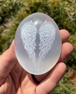Selenita de piedra de Palma grabada, selenita Natural que abre el Chakra de la Corona, ayuda en la meditación, protege y protege tu energía - Product Image 3