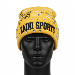 Gorro de gorro Premium para hombre, tejido acrílico elástico cálido, estilo amarillo con tachuelas de diamante, gorro jacquard con logotipo bordado personalizado - Product Image 1