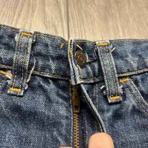 Short en jean bleu jean Cut Off Jorts 27 taille haute - Product Image 4