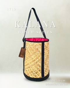 กระเป๋าถือทรงถัง PANDANUS - Product Image 1