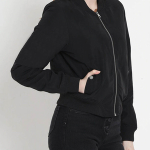 La mejor chaqueta de bombardero de satén de calidad para damas La última chaqueta de bombardero de satén de mujer de moda y cómoda - Product Image 6