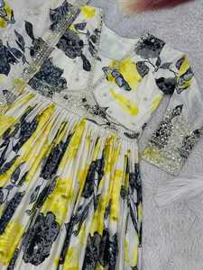 Robe longue de soirée formelle élégante avec dupatta, broderie de créateur, style Anarkali Gharara, vert Pishwas, pour le printemps - Product Image 5