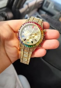 Montre élégante glacée pour femmes, qualité d'exportation, style féminin luxueux, mouvement à quartz pour événements formels, quantité disponible en vrac - Product Image 4