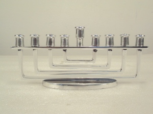 Candelabro ligero de aluminio plateado brillante antiguo Menorah Hanukkah portavelas - Product Image 4