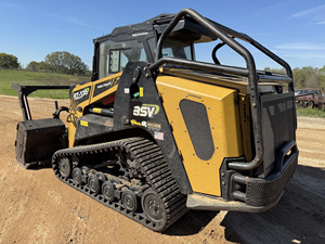 รถตักล้อยางสำหรับงานป่าไม้ ASV RT-135 รุ่นยอดนิยม ใช้เครื่องยนต์ดีเซล แบบตีนตะขาบ สีเหลือง รุ่น Max Series Posi-Track พร้อมอุปกรณ์บดไม้ - Product Image 3