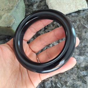 กำไลข้อมือเรซินสีเขียวทำมือเครื่องประดับสำหรับสร้อยข้อมือและกำไลเหมาะสำหรับเป็นของขวัญ - Product Image 1