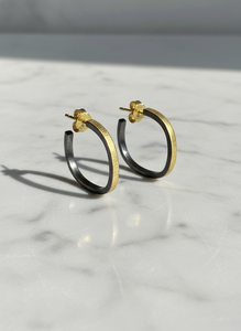 Pendientes de Aro Bonitos Hechos a Mano en Plata de Ley 925, Chapados en Dos Tonos, Negro y Dorado |   Pendientes de Regalo Únicos - Product Image 4