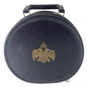 Étui à casquette en cuir Maçonnique 32ème degré, broderie Loge Maçonnique, sur mesure, durable, personnalisé - Product Image 1