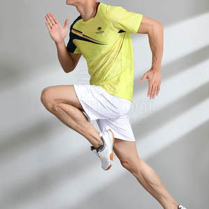 Uniforme de tennis pour hommes fabriqué au Pakistan, respirant, avec logo personnalisé imprimé sur le devant, avec des propriétés d'évacuation de l'humidité et de séchage rapide pour adultes - Product Image 6