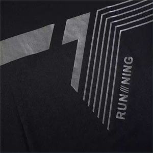 Camiseta deportiva para hombre con logotipo personalizado del proveedor directo de fábrica, de secado rápido, cómoda con diseño en blanco, método de impresión por sublimación - Product Image 2