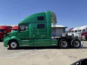 Camión Tractor de Servicio Pesado para Carretera, 6x4, Cabina con Cama, Diésel, Vehículo de Transporte - Product Image 2