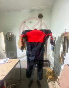 Nuevo Traje de Motociclismo para Carreras en Rojo y Negro, Impermeable y Cómodo para Entrenamiento en Moto - Product Image 2